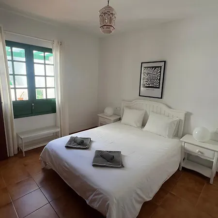 Sonrisa - Spacious Two Bedroom Apartman